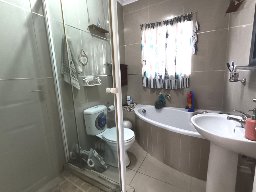 2 Bedroom Property for Sale in Parsonsvlei Eastern Cape